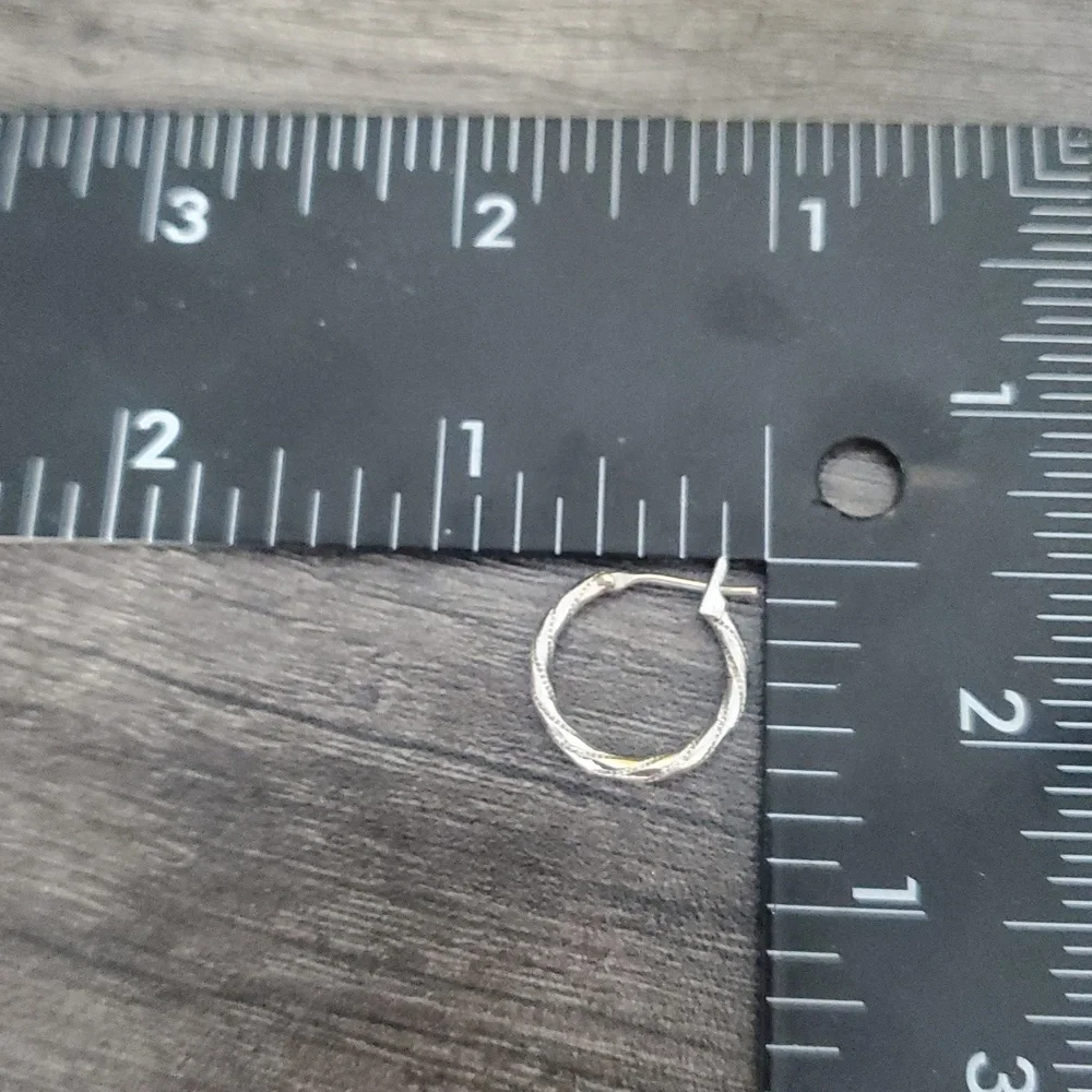 Dainty‎ Silver Tone Hoop Earrings E1021